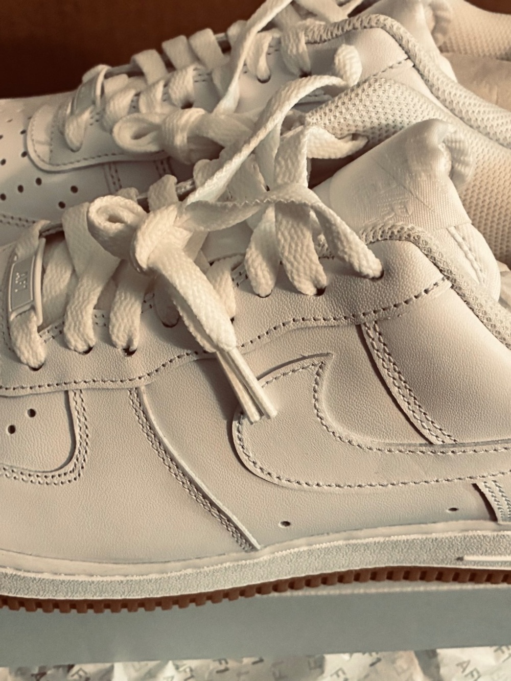 Brand NIB Men’s White Nike Air Force 1 ‘07 (size 8.5) - OFFERS ACCEPTED - Picture 2 of 5